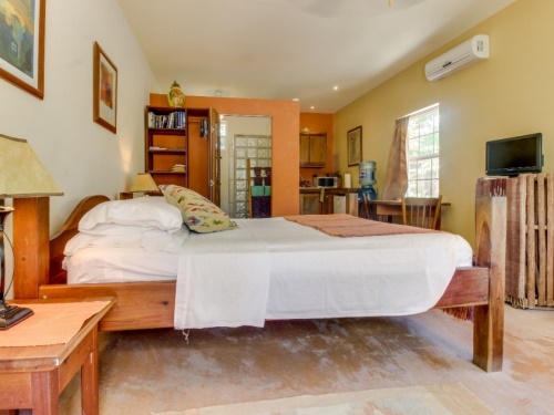 The Bedroom and Kitchenette in Amanda's Place The Bedroom and Kitchenette in Amanda's Place