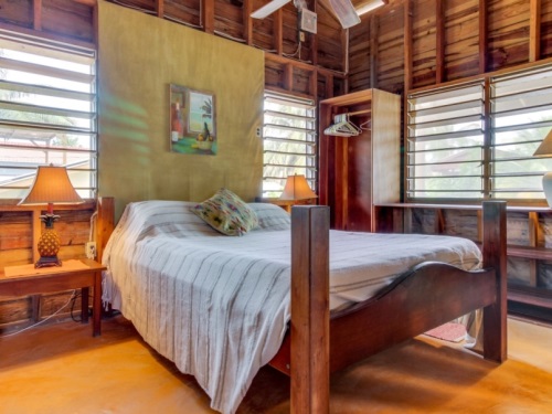 Full Kicthen Complete with Breakfast Bar and Dinign Area Full Kicthen Complete with Breakfast Bar and Dinign Area