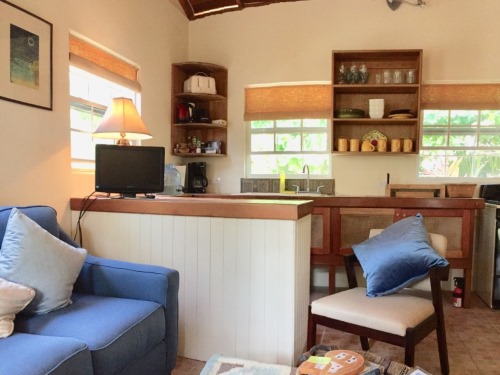 Fully Stocked Kitchen and Breakfast Bar Fully Stocked Kitchen and Breakfast Bar